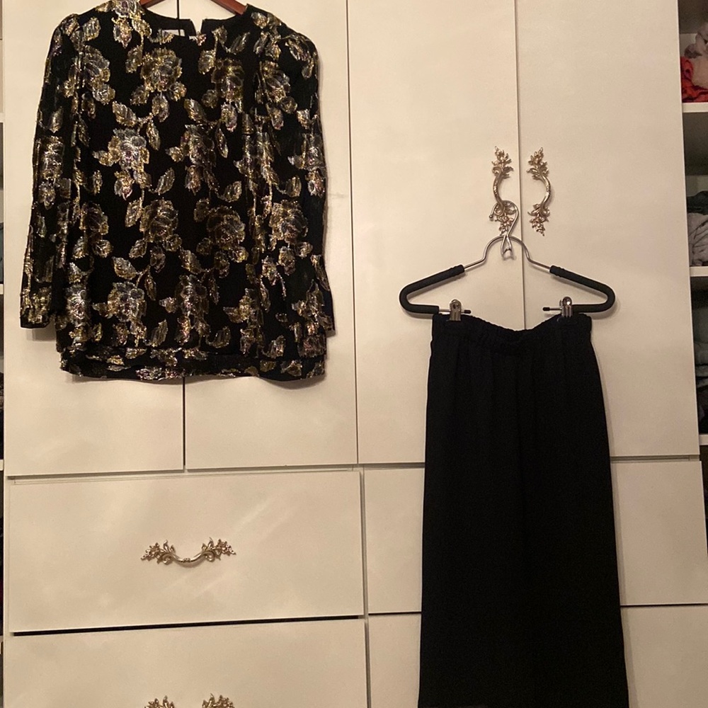 Two piece metallic vintage set! * CLEARANCE *! Holiday FINAL PRICE!
